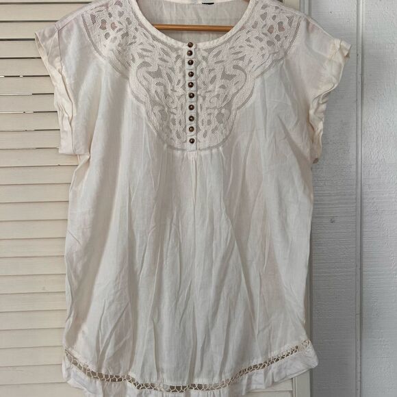 GAP Tops - Tan short sleeve shirt